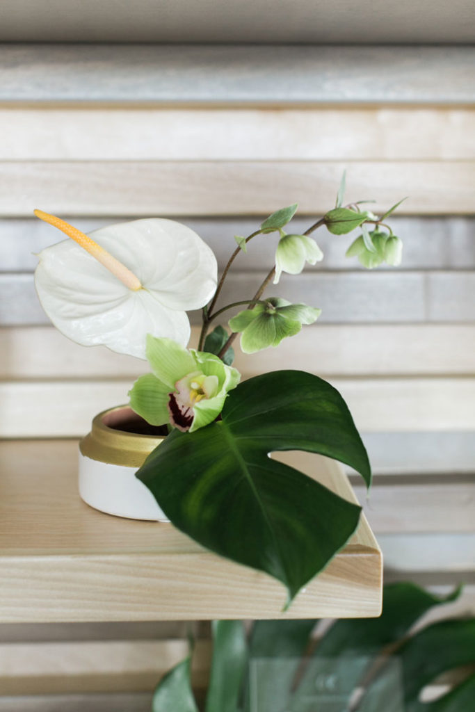 Minimal, modern, and tropical centerpiece.