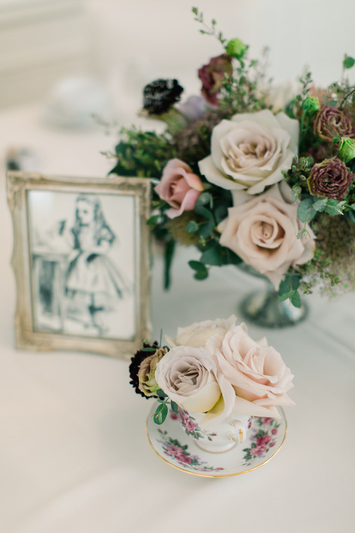 https://winstonandmain.com/wp-content/uploads/2018/08/winston_and_main_alice_in_wonderland_shower_flowers_jessica_rieke_photography.jpg